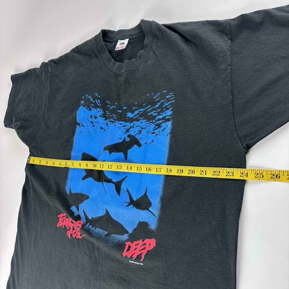 Vintage T Shirt 2X Terrors Of The Deep Shark World‎ Black Fruit Of The Loom XXL - Picture 7 of 7